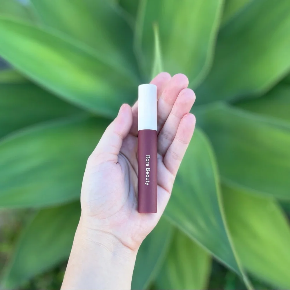 NWOT Rare Beauty Matte Lip Soufflé • Strengthen